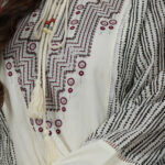 ⁦جلابيه بناتي باكمام و حلق مزينه بدقات خيوط ترتر بلونين⁩ - الصورة ⁦9⁩