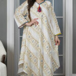 جلابيه ابيض بترتر على شكل خطوط