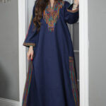 جلابية كحلي بتطريز دقات ملونه من امام