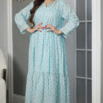 ⁦جلابيه سماوي بكلوش صغير و ترتر كامل على شكل ورود صغير⁩ - الصورة ⁦3⁩