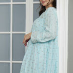 ⁦جلابيه سماوي بكلوش صغير و ترتر كامل على شكل ورود صغير⁩ - الصورة ⁦6⁩