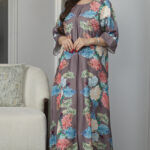 جلابيه بني مرسومه بورود ملون و كبس لولو