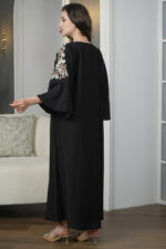 ⁦جلابيه اسود بخرز من صدر منتد الى اكتاف⁩ - الصورة ⁦4⁩