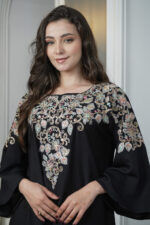 جلابيه اسود بخرز من صدر منتد الى اكتاف