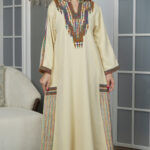 ⁦جلابية بيج بتطريز دقات ملونه من امام⁩ - الصورة ⁦3⁩