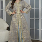 ⁦جلابيه تركواز مفتوح بطبقه داخليه مع شريط ذهبي⁩ - الصورة ⁦2⁩