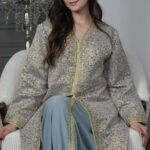 ⁦جلابيه تركواز مفتوح بطبقه داخليه مع شريط ذهبي⁩ - الصورة ⁦3⁩