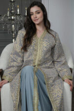 ⁦جلابيه تركواز مفتوح بطبقه داخليه مع شريط ذهبي⁩ - الصورة ⁦3⁩