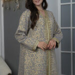 ⁦جلابيه تركواز مفتوح بطبقه داخليه مع شريط ذهبي⁩ - الصورة ⁦4⁩