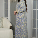 ⁦جلابيه كحلي بطبقه داخلي جاكار مزينه بشريط ذهبي مع فصوص⁩ - الصورة ⁦4⁩