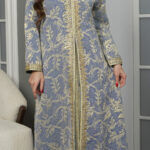 ⁦جلابيه كحلي بطبقه داخلي جاكار مزينه بشريط ذهبي مع فصوص⁩ - الصورة ⁦8⁩