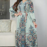 ⁦جلابيه تيفاني بكسر من خصر و مرسومه بورود ملون⁩ - الصورة ⁦4⁩