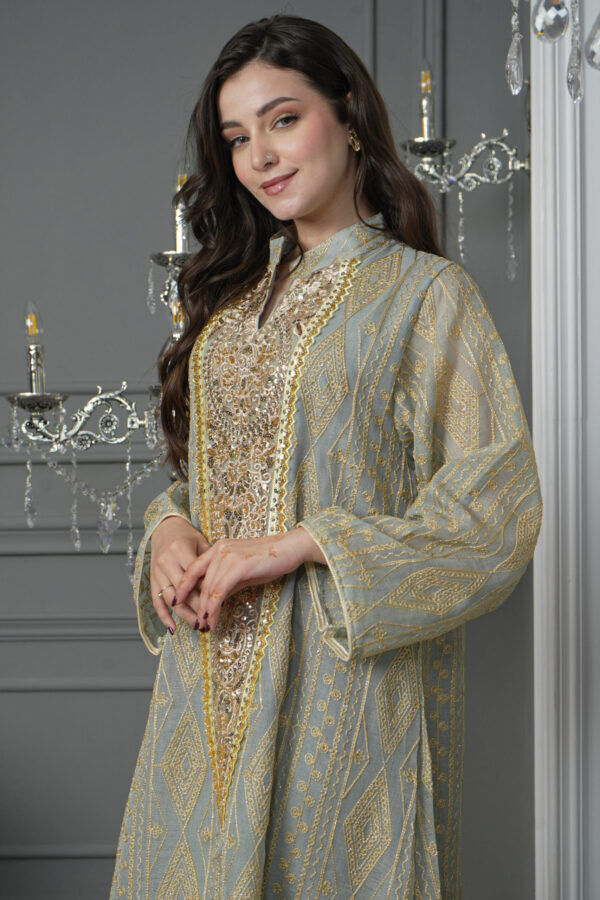 ⁦جلابيه تيفاني خليجيه بلياقه و بترتر ذهبي⁩ - الصورة ⁦6⁩