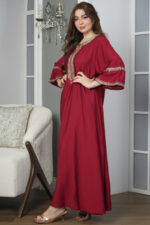 ⁦جلابيه عنابي عمليه مطرز ببني من حلق و بدايه الكم⁩ - الصورة ⁦3⁩