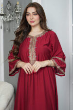 ⁦جلابيه عنابي عمليه مطرز ببني من حلق و بدايه الكم⁩ - الصورة ⁦8⁩