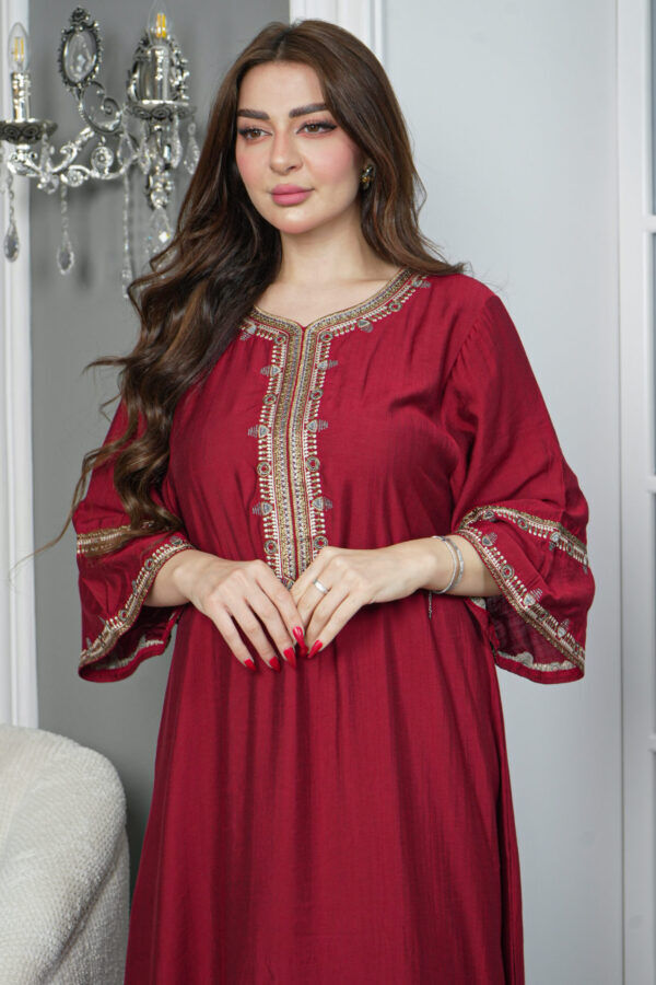 ⁦جلابيه عنابي عمليه مطرز ببني من حلق و بدايه الكم⁩ - الصورة ⁦8⁩