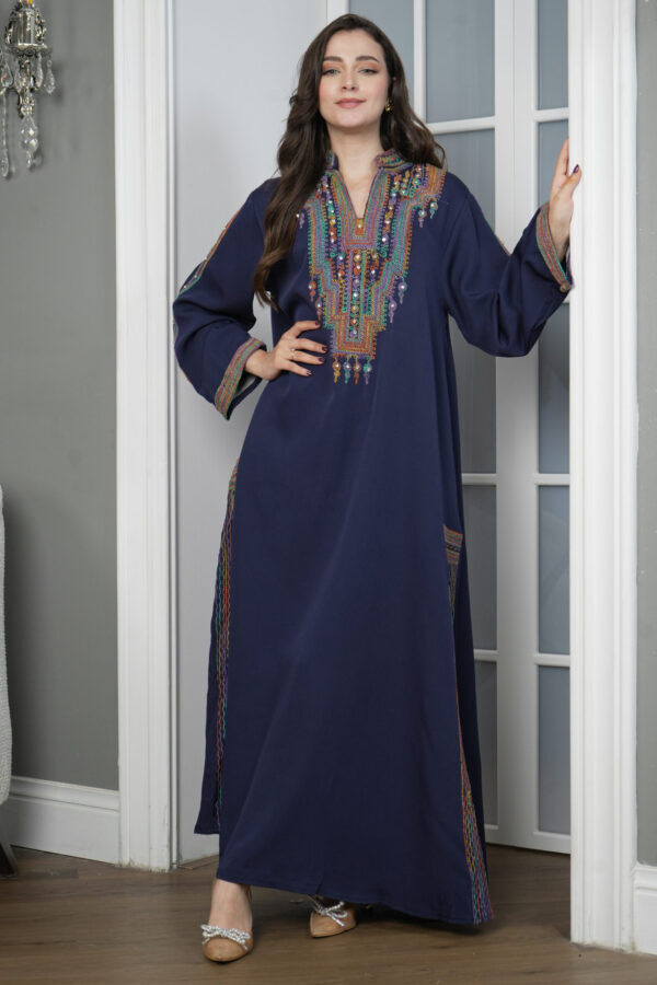 ⁦جلابية كحلي بتطريز دقات ملونة من الأمام⁩ - الصورة ⁦2⁩