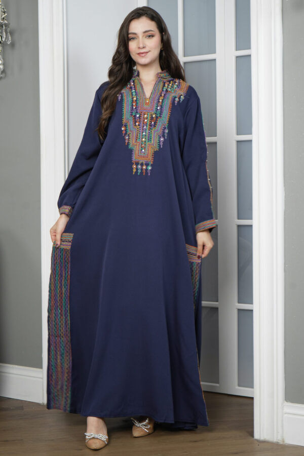 ⁦جلابية كحلي بتطريز دقات ملونة من الأمام⁩ - الصورة ⁦3⁩