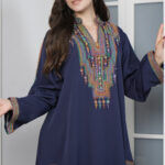 جلابية كحلي بتطريز دقات ملونة من الأمام