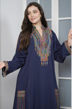 جلابية كحلي بتطريز دقات ملونة من الأمام