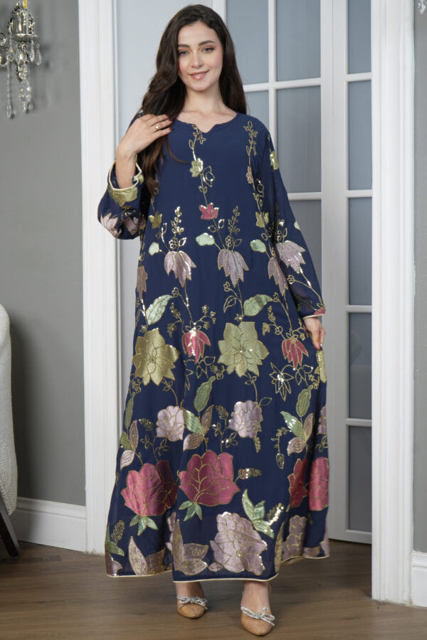 ⁦جلابيه كحلي بترتر كامل على شكل ورود⁩ - الصورة ⁦4⁩