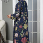 ⁦جلابيه كحلي بترتر كامل على شكل ورود⁩ - الصورة ⁦6⁩