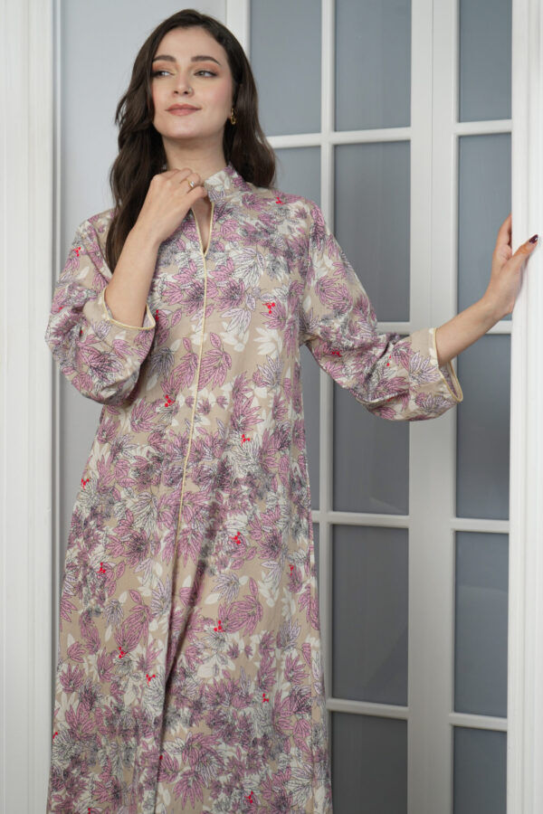 ⁦جلابيه بيج قطن بلياقه مشجره بورود زهريه (4)⁩ - الصورة ⁦6⁩