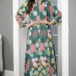 جلابيه اخضر قطن بلياقه مشجره بورود ملون (٥)