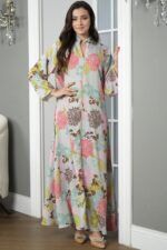 ⁦جلابيه سماوي قطن بلياقه مشجره بورود ملون (٥)⁩ - الصورة ⁦3⁩