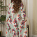 ⁦جلابيه تيفاني حرير مورده و شريط ذهبي من امام⁩ - الصورة ⁦5⁩