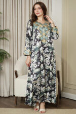 ⁦مخاوير اسود اماراتيه محدد من الحلق بفصوص وورود (٥)⁩ - الصورة ⁦2⁩