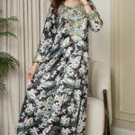 مخاوير اسود اماراتيه محدد من الحلق بفصوص وورود (٥)