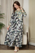 مخاوير اسود اماراتيه محدد من الحلق بفصوص وورود (٥)