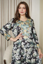 ⁦مخاوير اسود اماراتيه محدد من الحلق بفصوص وورود (٥)⁩ - الصورة ⁦7⁩