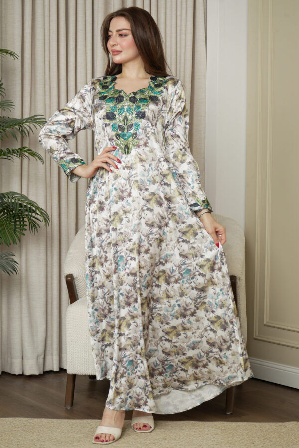 ⁦مخاوير اخضر تطريز اماراتيه محدد من الحلق بفصوص (٣)⁩ - الصورة ⁦2⁩