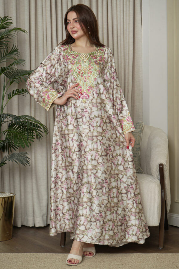 ⁦مخاوير احمر اماراتيه محدد من الحلق بفصوص (٤)⁩ - الصورة ⁦5⁩