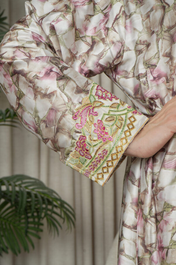 ⁦مخاوير احمر اماراتيه محدد من الحلق بفصوص (٤)⁩ - الصورة ⁦3⁩