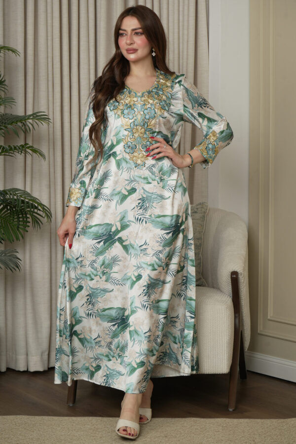 ⁦مخاوير تيفاني اماراتيه محدد من الحلق بفصوص وورود (٥)⁩ - الصورة ⁦4⁩