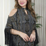 ⁦فستان أسود مطرز بترتر و هدب من الأطراف⁩ - الصورة ⁦3⁩