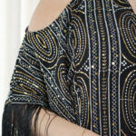 ⁦فستان أسود مطرز بترتر و هدب من الأطراف⁩ - الصورة ⁦6⁩