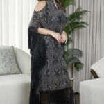 ⁦فستان أسود مطرز بترتر و هدب من الأطراف⁩ - الصورة ⁦7⁩