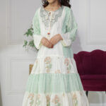 ⁦جلابيه بناتي باكمام و حلق مزينه بدقات خيوط ترتر بلونين⁩ - الصورة ⁦5⁩