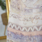 ⁦جلابيه بناتي بلياقه مندمجه بتشجر البيج و الموف⁩ - الصورة ⁦6⁩