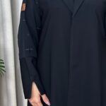 ⁦عبايه بلياقه و كسر من خلف و اكمام مطرزه باسود⁩ - الصورة ⁦8⁩