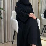 ⁦عباية بياقة شك أسود على الاكمام⁩ - الصورة ⁦2⁩