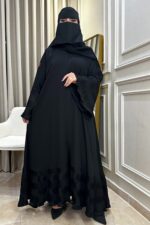 عبايه كلاسيك بكلفه من اكمام و اسفل عبايه