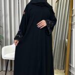 ⁦عباية شك اسود لامع في الأكمام⁩ - الصورة ⁦2⁩