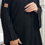 ⁦عبايه فلري كريب بشك يدوي اسود على اكمام⁩ - الصورة ⁦6⁩