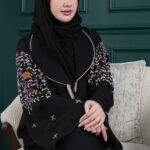 ⁦عباية سهم بشك يدوي على الأكتاف بخيوط ملونة⁩ - الصورة ⁦6⁩