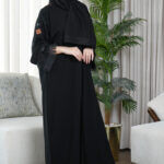 ⁦عبايه كريب بشك على اكمام على شكل ورد⁩ - الصورة ⁦4⁩